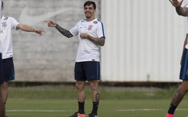 Fagner durante treino do Corinthians; ele está liberado para jogar a decisão contra a Ponte