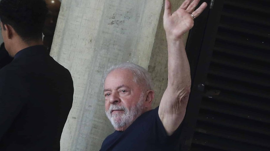 Presidente eleito Luiz Inácio Lula da Silva (PT) participa de reunião com as centrais sindicais
