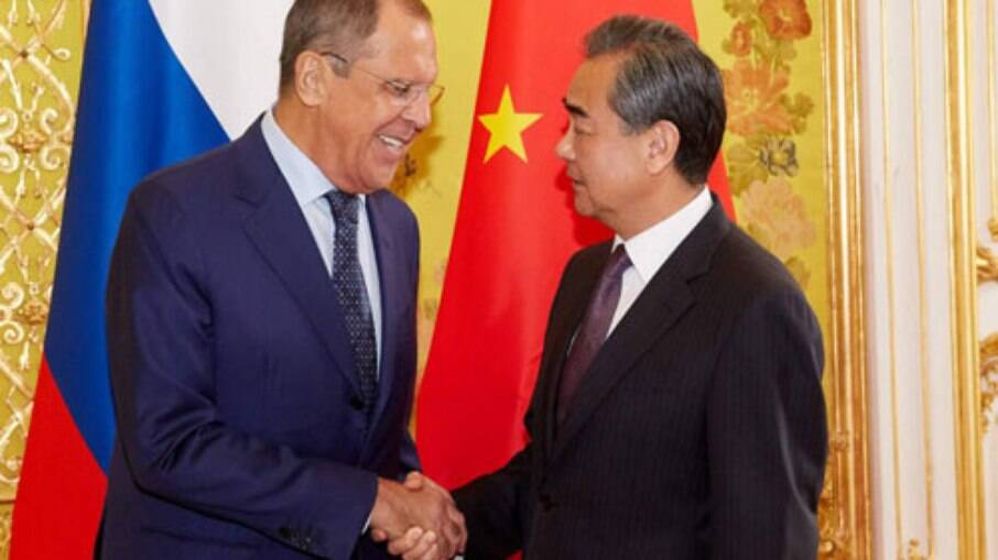 Lavrov e Wang Yi se encontraram pela primeira vez após invasão russa na Ucrânia