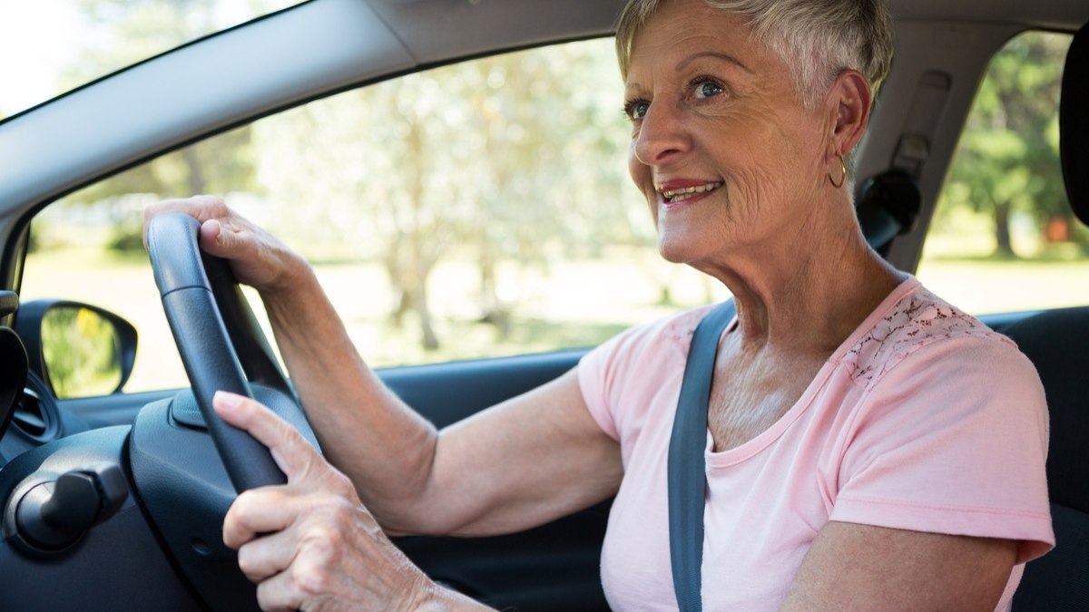 IPVA grátis para idoso é real? Veja o que vale em 2026