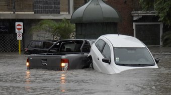 VÍDEO: chuva histórica na Argentina causa destruição e mortes