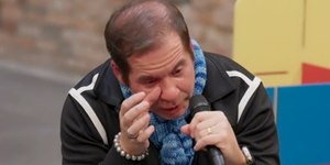 Leandro Hassum chora ao relembrar prisão do pai