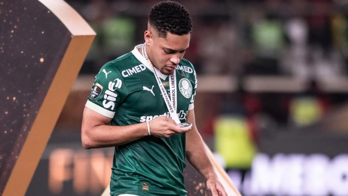 Vitor Roque se pronuncia após vice: “Derrota muito dolorosa”