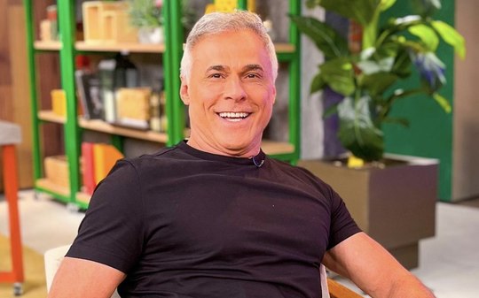 Oscar Magrini sobre cenas de sexo: "Não tem como ter tesão"