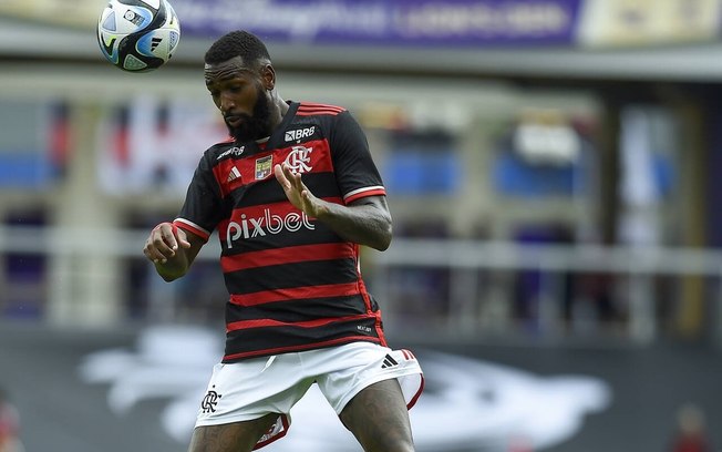 Gerson em ação no amistoso contra o Orlando City