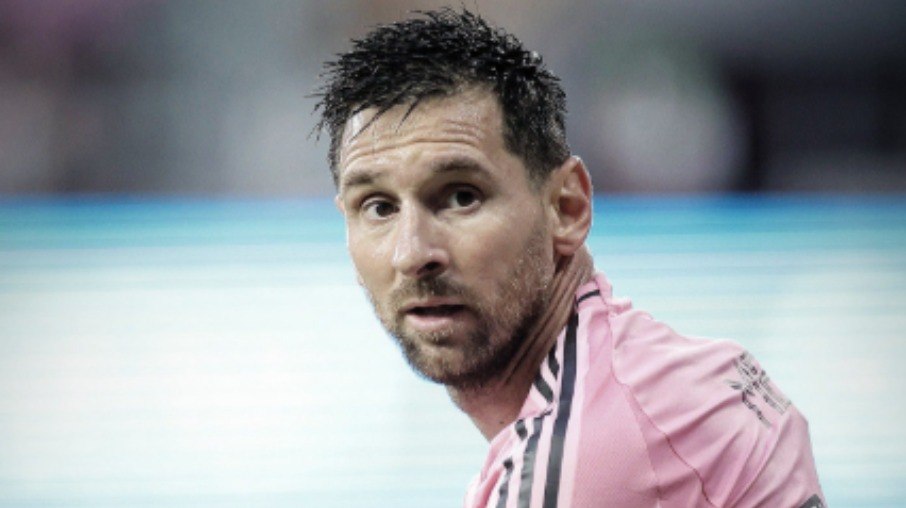 Messi sente dores na coxa durante partida nos EUA