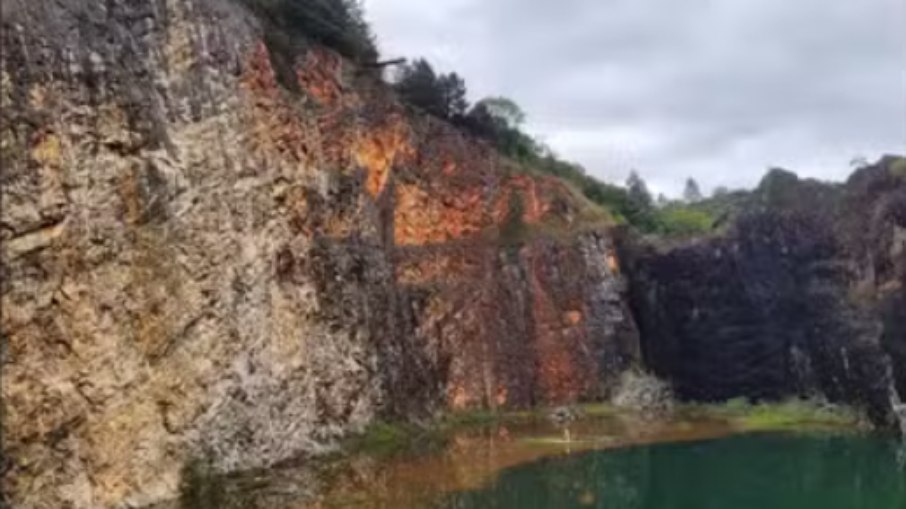 paredes rochosas da Lagoa Azul, onde aconteceu o acidente