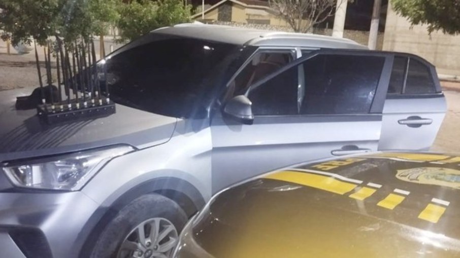 Carro roubado com jammer é abandonado após perseguição da PRF Carro roubado com jammer é abandonado após perseguição da PRF