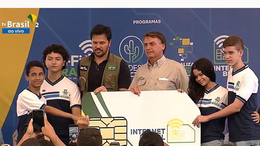 Fabio Faria e Bolsonaro inauguram rede de wifi em Natal