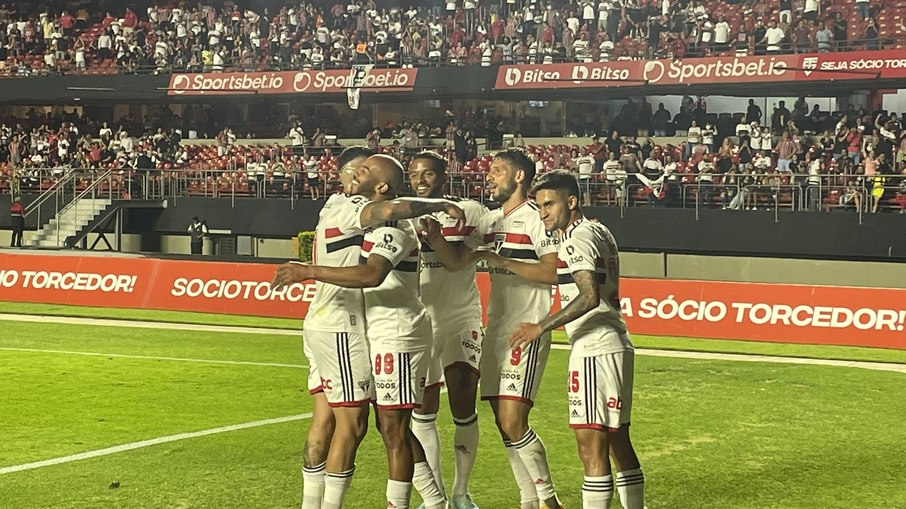 São Paulo bate o Atlético-GO no Morumbi