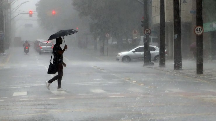 Municípios de SC cancelam aulas hoje (07) após alerta de ciclone