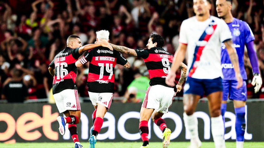 Flamengo vence o Bahia no Maracanã