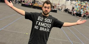 Ator de ‘Todo Mundo Odeia o Chris’ agradece após atingir um milhão
