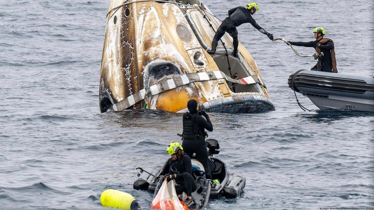 Astronautas retornam mais cedo da ISS por problema de saúde
