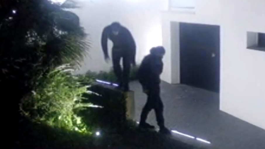 Bandidos invadem casa de Messi em Barcelona Bandidos invadem casa de Messi em Barcelona