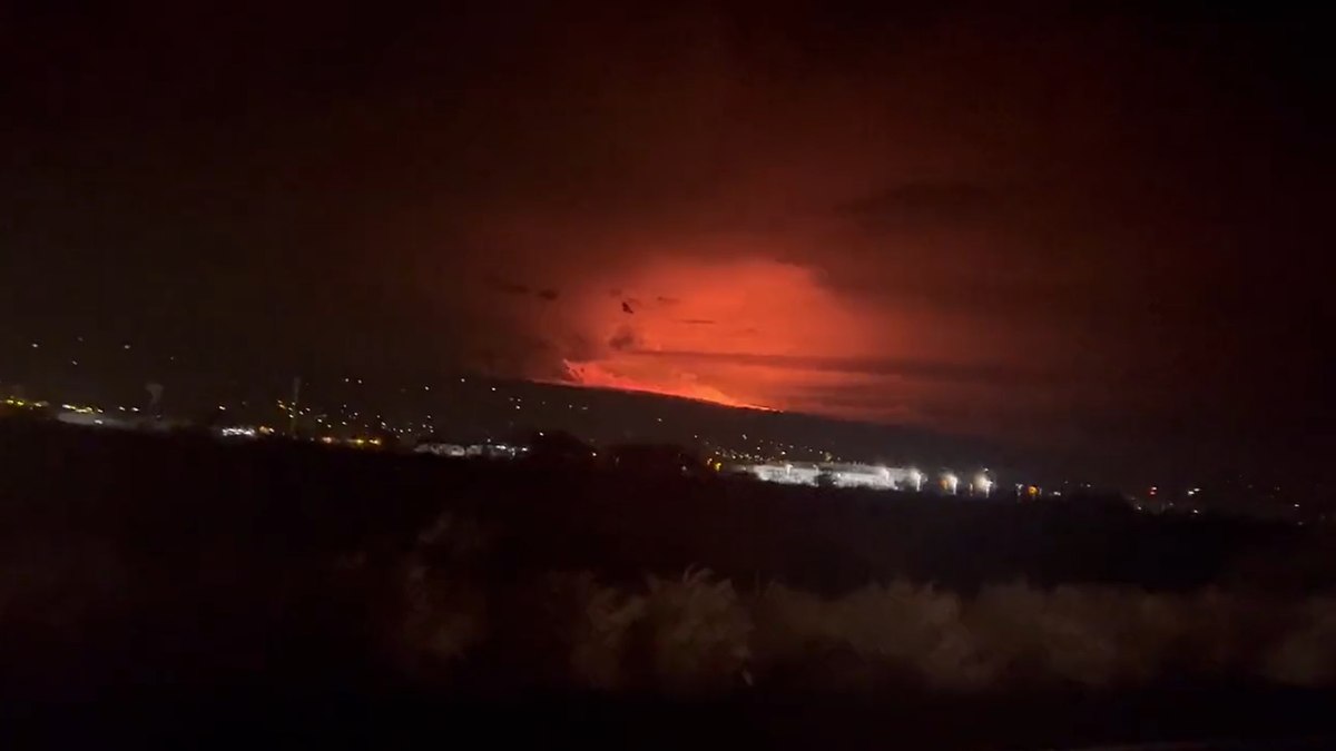 De acordo com a última atualização, a atividade vulcânica do vulcão Mauna Loa segue em curso