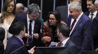 Lula%20enfrenta%20Congresso%20mais%20infiel%20desde%20a%20redemocratiza%C3%A7%C3%A3o