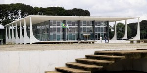STF aguarda resposta 'convincente' de Bolsonaro até as 20h34