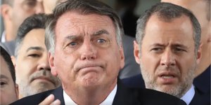 PF encontra US$ 14 mil em espécie na casa de Bolsonaro