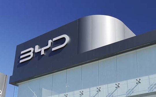 BYD chega a 180 concessionárias no Brasil e tem meta ambiciosa