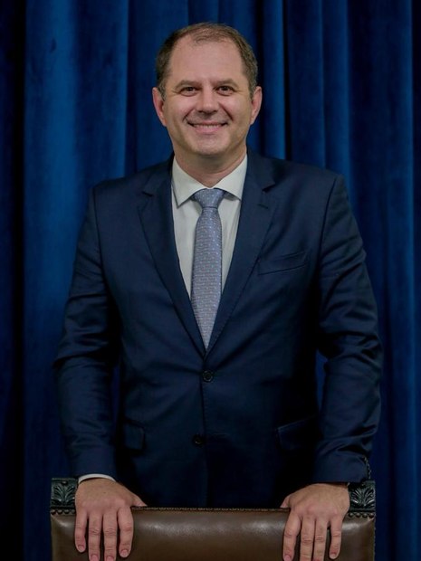 Por unanimidade, Régis Prunzel, atual Diretor de portos América do Sul da Cargill Agrícola SA e diretor comercial do TEG, TEAG e TES foi reeleito
