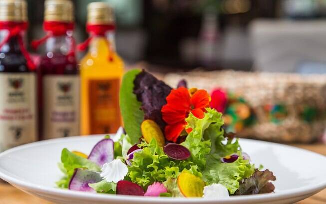 A salada do Sans Souci Bistro é famosa dentre os pratos de Campos do Jordão
