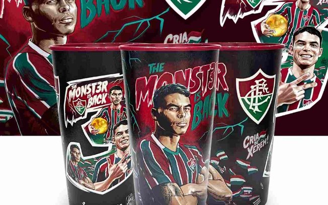 Zagueiro Thiago Silva ganha copo especial antes de volta ao Fluminense