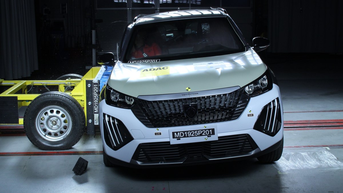Peugeot 2008 passa por testes de segurança