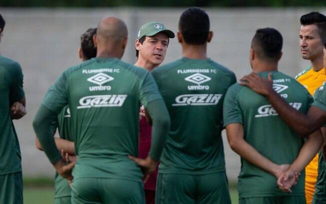 Com respaldo do elenco, Fernando Diniz tem reencontros e missão de recuperar jogadores no Fluminense