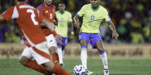 Casemiro diz que pagode irrita ingleses no United