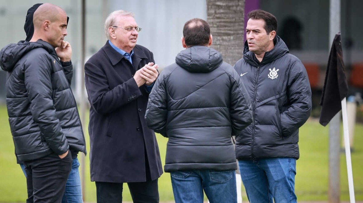 Corinthians%20paga%20sal%C3%A1rios%20ap%C3%B3s%20libera%C3%A7%C3%A3o%20de%20verba%20da%20Caixa