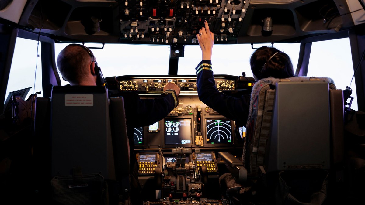 Piloto de avião é uma das profissões mais buscadas Piloto de avião é uma das profissões mais buscadas