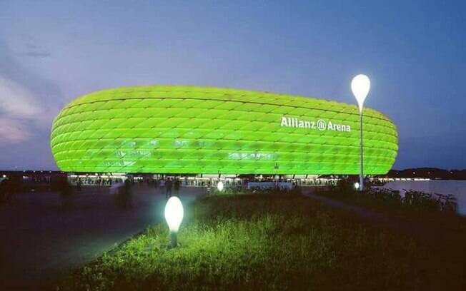 Allianz Arena ficou verde em homenagem à Chapecoense