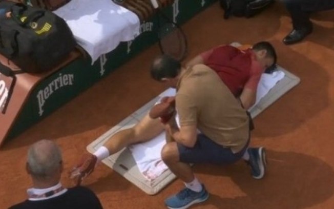 Djokovic cancela treino e passa por exames no joelho em Roland Garros