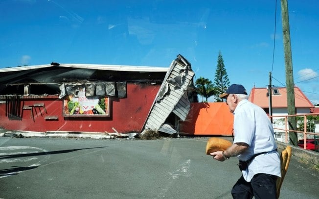 Supermercado em Noumea, danificado durante os distúrbios desta semana na Nova Caledônia, território francês no Pacífico