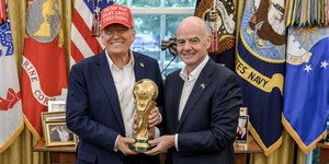 Pressão da UEFA: Infantino desiste de abrir Fifa a investidores