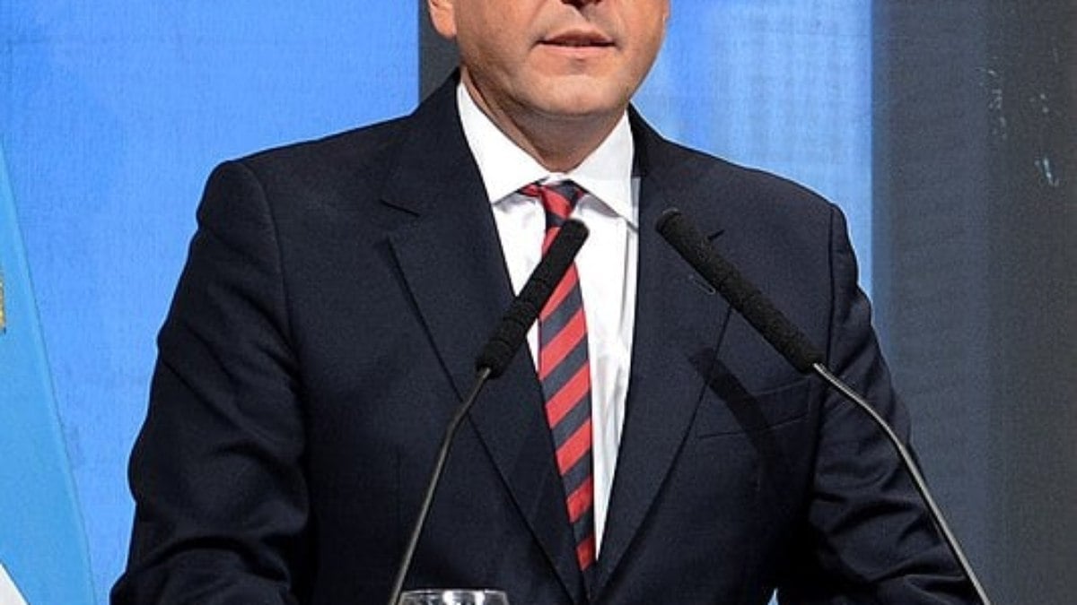 Sergio Massa, ministro da Economia, surpreendeu e liderou o 1º turno nas eleições da Argentina