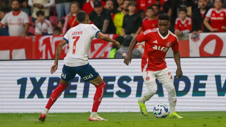 Internacional%20abre%202%2C%20mas%20cede%20empate%20ao%20Bahia%20no%20final%20do%20jogo