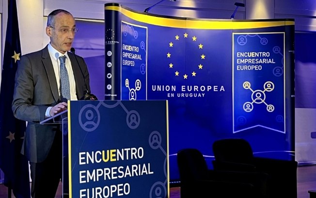 O negociador-chefe da UE para o TLC com o Mercosul, Rupert Schlegelmilch, durante a terceira edição do Encontro Empresarial Europeu no Uruguai, em Montevidéu, em 23 de abril de 2024