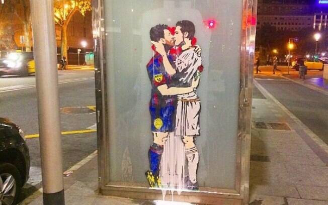 Messi e Cristiano Ronaldo são grafitados nas ruas de Barcelona