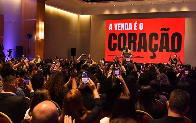 Empresas ampliam investimentos em treinamento de vendas