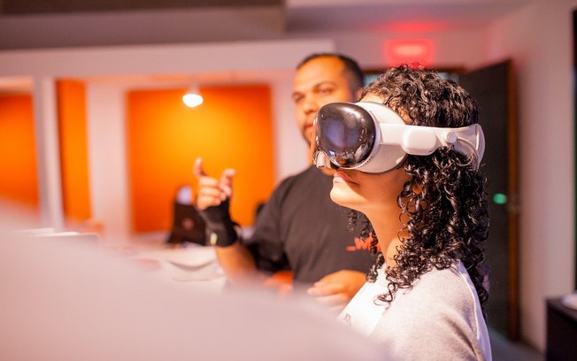 Vozes Futuras capacita mil jovens em habilidades digitais
