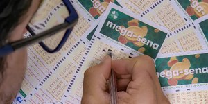 Mega-Sena pode pagar R$ 75 milhões; veja quanto fortuna renderia