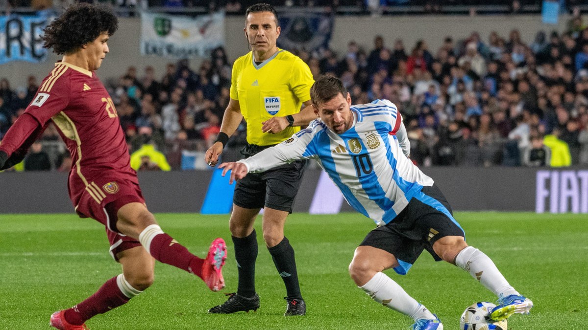 Em despedida, Messi marca golaço e decide vitória da Argentina sobre a Venezuela Em despedida, Messi marca golaço e decide vitória da Argentina sobre a Venezuela