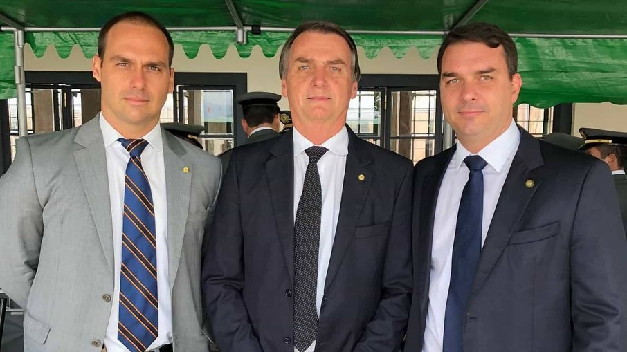 Eduardo, Jair e Flávio Bolsonaro Eduardo, Jair e Flávio Bolsonaro