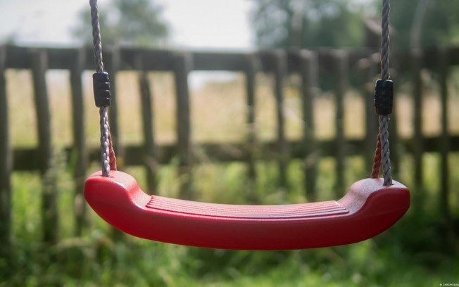 Crianças e adolescentes estão entre os grupos mais visados pelas abordagens exibicionistas, tipicamente em áreas verdes ou pouco movimentadas Crianças e adolescentes estão entre os grupos mais visados pelas abordagens exibicionistas, tipicamente em áreas verdes ou pouco movimentadas