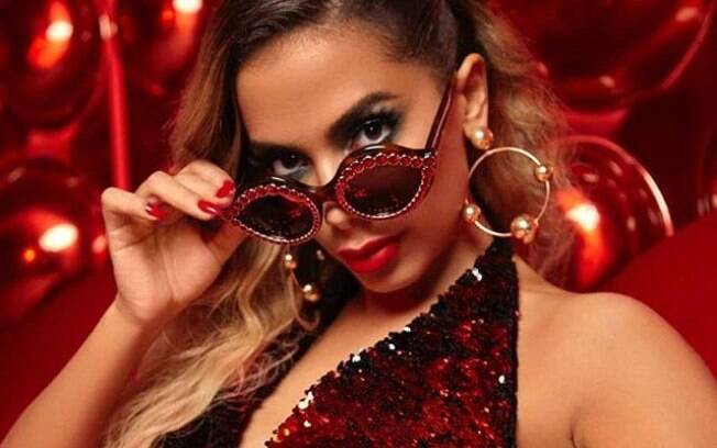 Anitta abre shows em festival de Americana