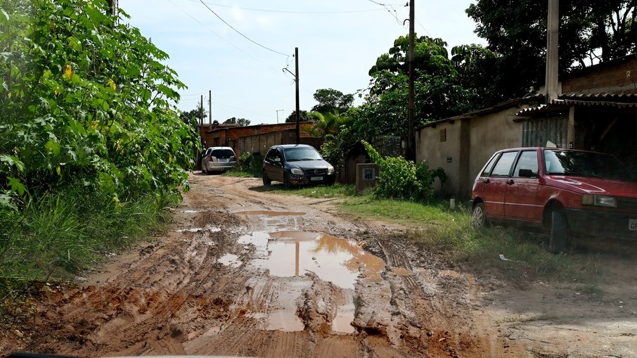 As fortes chuvas ocasionaram problemas em várias regiões da cidade.