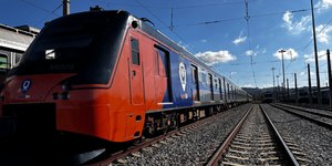 Homem morre ao ficar preso entre trem e plataforma no metrô de SP