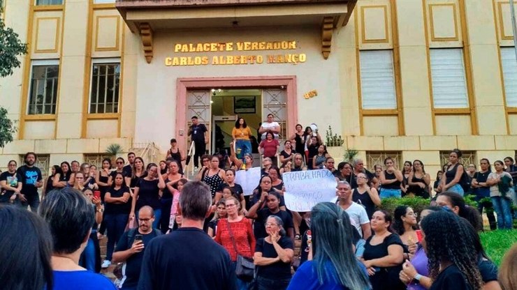 Servidores mantêm greve em Araraquara; Câmara tranca pauta de votações